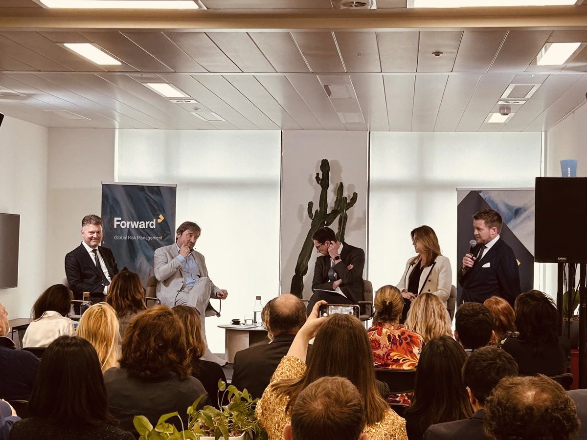 @mlexclusive @lewis_crofts @EUCompetition @Andreas_Schwab @s_yoncourtin thank you 🙏 to panelists, amazing moderator and for all of you for coming ! grazie 🙏 , merci, thanks