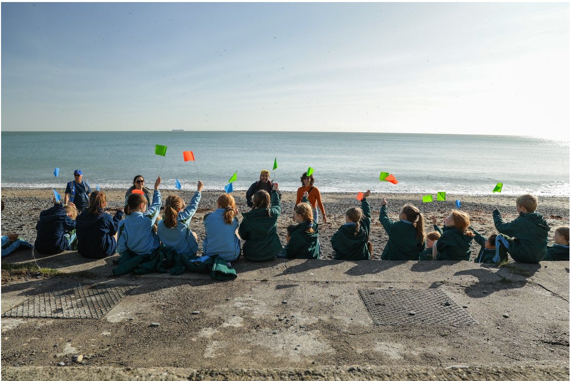 Our partners @dlrcc & @ucddublin organised collaborative actions with students aiming at monitoring #CoastalErosion in our #CoastalCity Living Lab of Dublin using the ‘#SmartPebbles’ technology. 📽️youtube.com/watch?v=gn34Hi… 👉More about smart pebbles: score-eu-project.eu/2023/10/06/rai…