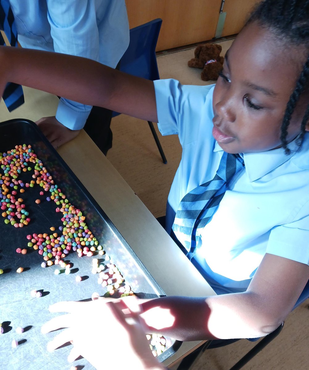 Our Playsafe club Snapdragons children had a great time with a rainbow chickpea activity at After School Club #funatclub #afterschoolclub #wraparoundcare #jancettplaysafe #sutton #wallington #carshalton #cheam