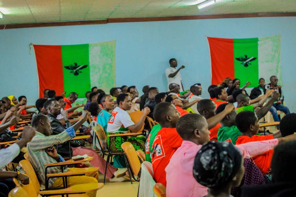 CnddFddButanyer's tweet photo. 28-04-2024 Urwaruka rw'Imbonerakure mu makaminuza yo mu gisagara ca #Ngozi @Univ_Ngozi na #EALI ruvuka komine #kiremba yagutse  (Nyamurenza, Marangara na Kiremba) rwaripfurizanije Umwaka mushasha 2024 mu ntumbero yo kunwana, kumenyana no gukura imbibe
@CnddFdd
@R_Ndikuriyo 1/2 https://t.co/acgyjKMRSz