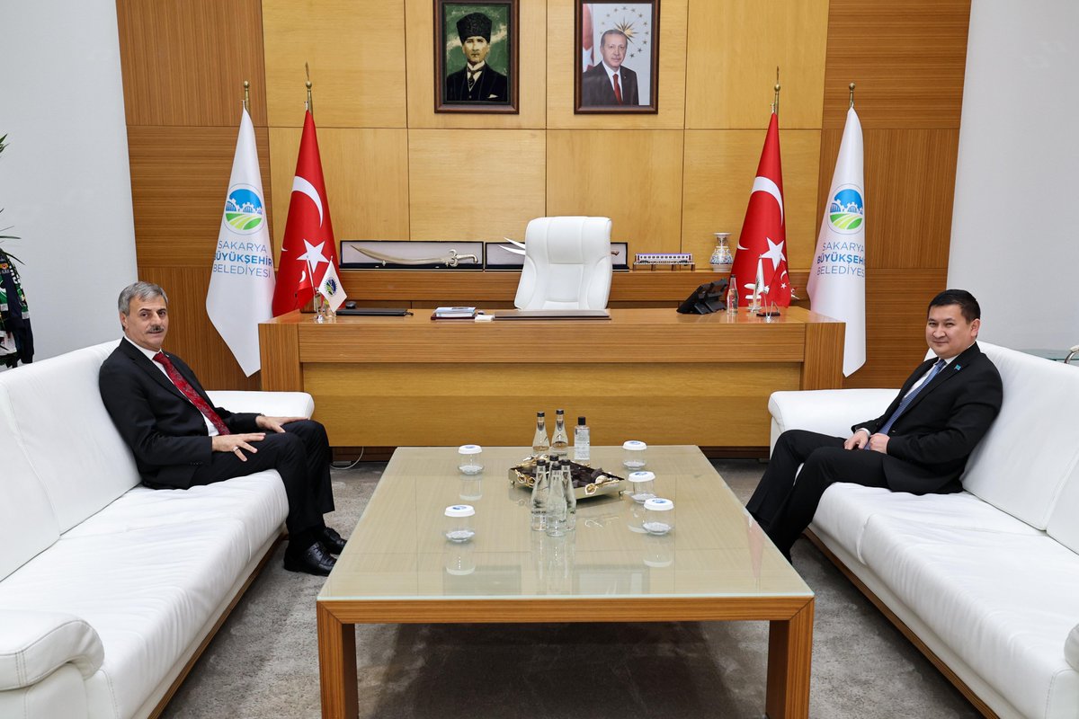 Kazakistan Cumhuriyeti İstanbul Başkonsolosu Nuriddin Amankul’u belediyemizde ağırladık. Kıymetli Başkonsolosa hayırlı olsun dilekleri için şükranlarımı sunuyor, çalışmalarında kolaylıklar diliyorum.