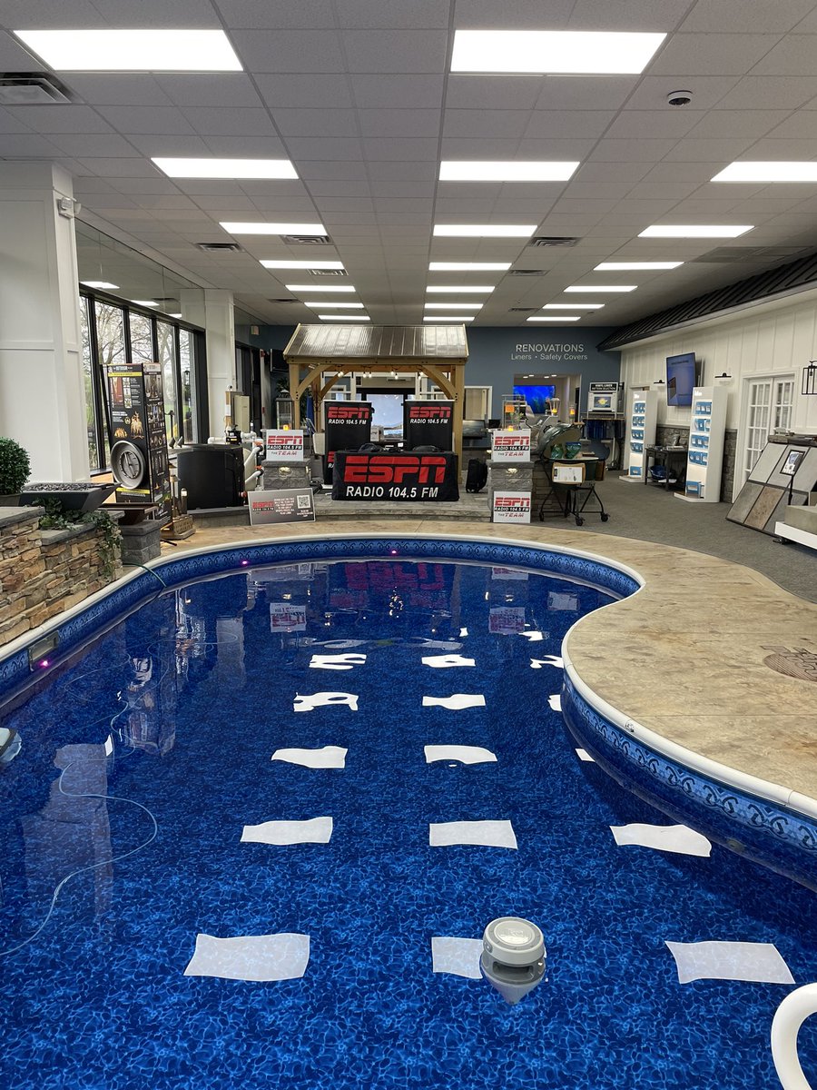 Today on #BigBoardSports @RodgerWyland and @MJJ1045 are live from @concordpools in Latham and they have on from 10-1:

@CoachDamonWare @FirebirdsAFL 10:30
@NateGearySports @BuffaloBills 10:45
@DWAZ73 @nyjets 11
@ColinSNewsday @NYRangers 12

1045theteam.com/listen-live/po…