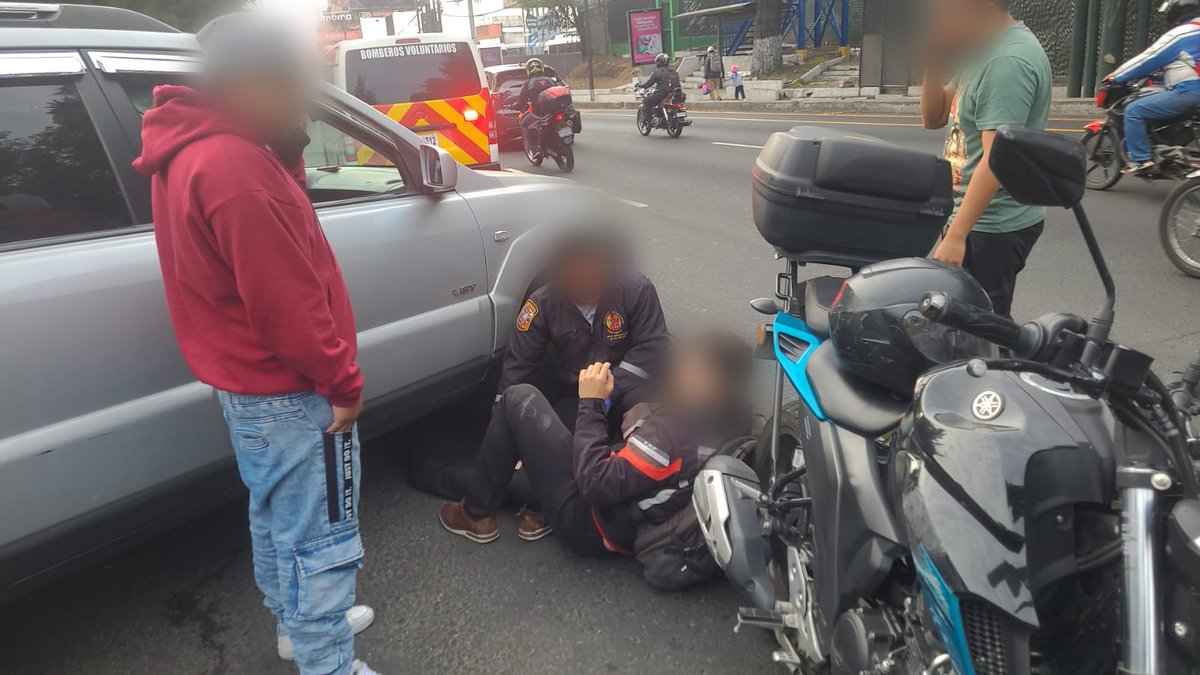 PMT de Mixco reportó colisión entre vehículo y una motocicleta en el km 15, calzada Roosevelt, con dirección a la ciudad capital.

#TráficoGT #TránsitoGT