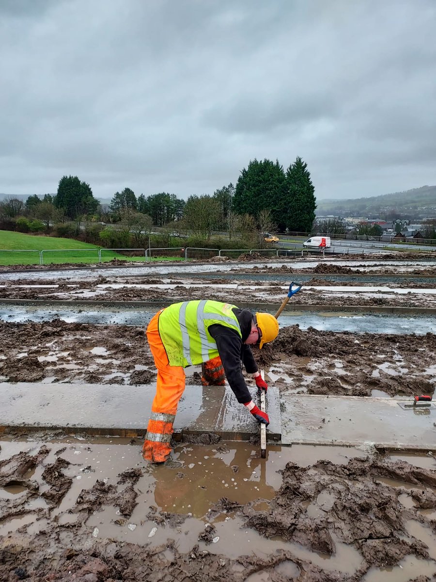 TIGERSConstAcad's tweet photo. Our #ModernApprenticeship assessor Stuart has been visiting candidates who are progressing through their #Construction &amp; #CivilEngineering qual.
@TIGERS_UK  believe in inspiring &amp; supporting people to develop their infinite potential and we ❤️to see learners of all ages achieve😊 https://t.co/61VV4I8UoQ