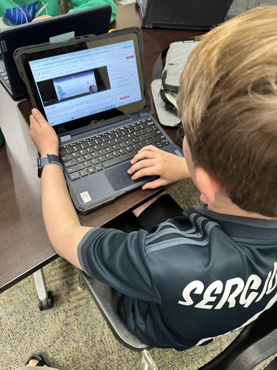 I so enjoyed sharing with students how to use @MicrosoftStream!

They all created screen shares of how to complete their proudest skill! This tech leadership group has got so much to teach others! 

This student was tweaking CC to be more inclusive. 🥹#MIEExpert