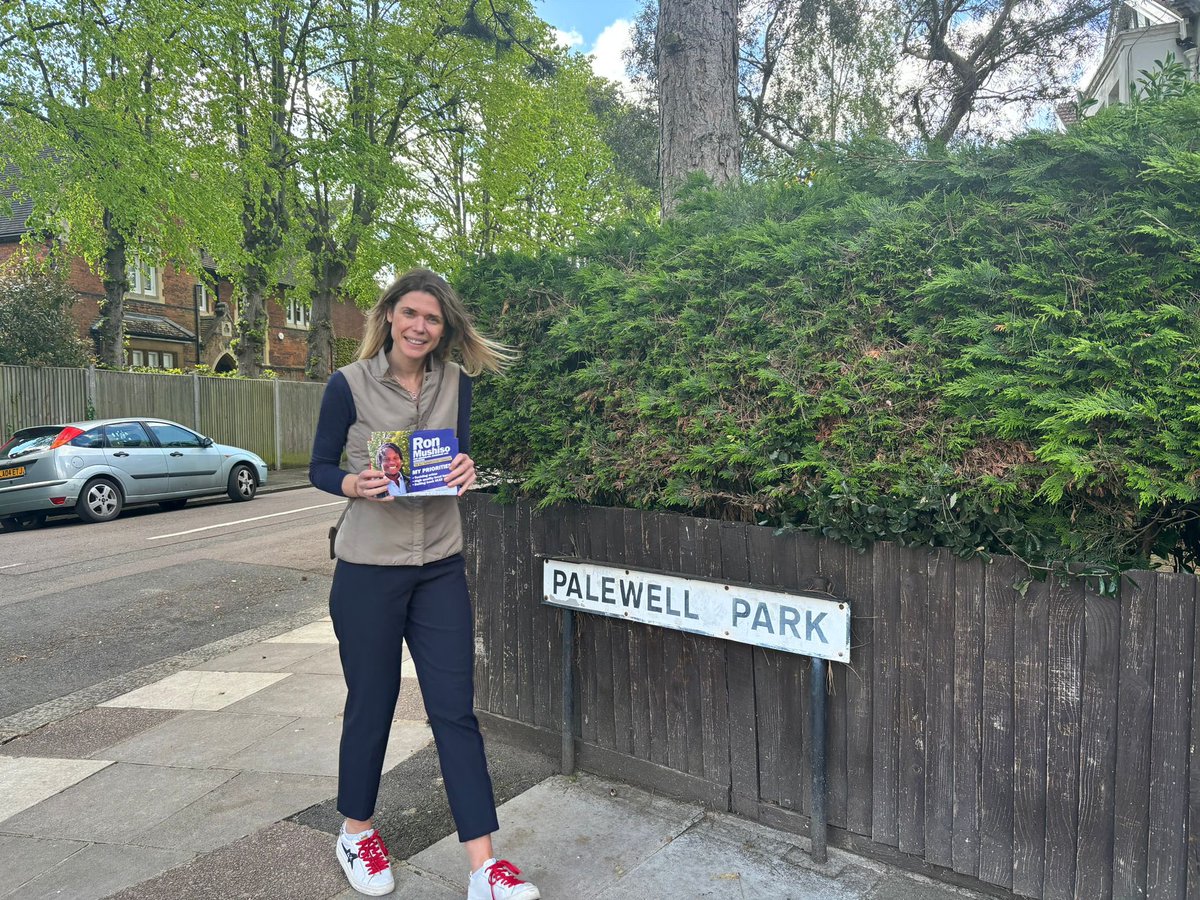 Now onto EastSheen! These boots are made for walking, baby! 💃🏻 Getting Out The Vote for @Councillorsuzie & @RonnieMushiso. Cast your ballot for a better London this Thursday 2nd May… get Sadiq Khan OUT for a better, fairer, greener.