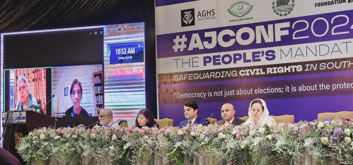“We must view refugees through a humanitarian rather than a political lens,” says Qaiser Khan Afridi, Spokesperson @UNHCRPakistan during his speech at the Asma Jahangir Conference.

thenews.com.pk/amp/1183344-as…

The People's Mandate:
Safeguarding Civil Rights in South Asia
#AJCONF2024