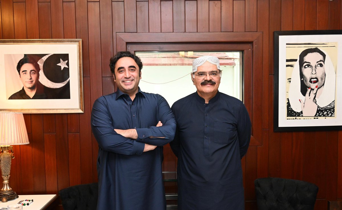 کراچی: پاکستان پیپلزپارٹی کے چیئرمین بلاول بھٹو زرداری سے رکن قومی اسمبلی مخدوم جمیل الزماں نے بلاول ہاؤس میں ملاقات کی، اس موقع پر ہالا کے عوام کے مسائل اور ان کے حل پر گفتگو ہوئی۔
<a href="/BBhuttoZardari/">Bilawal Bhutto Zardari</a>