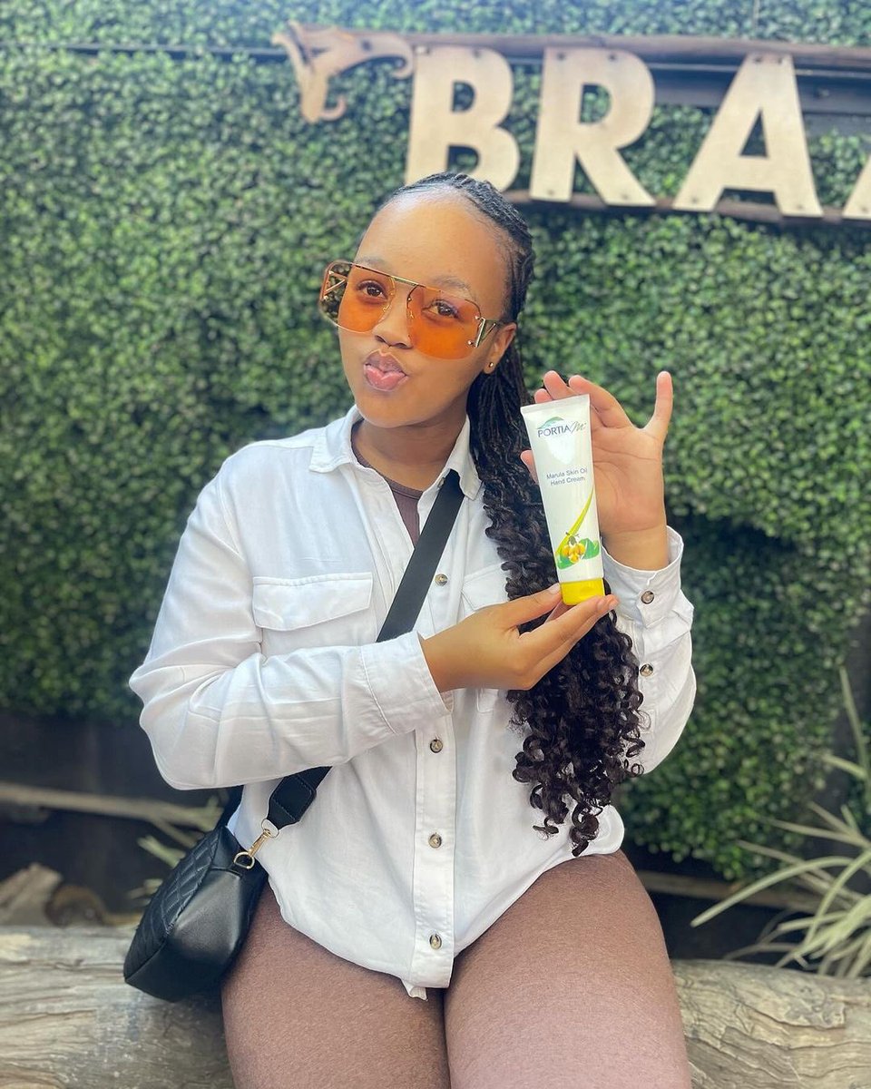 PortiaM_Skin's tweet photo. Your hands never take a day off so take care of them ❤️
#portiamskincare #portiam #handlotion #sharetheglow #skincare
📸 @miss_dime_ https://t.co/Zj6ATfYUBZ