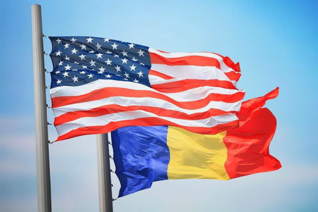 RRInternational's tweet photo. Ministrul apărării naţionale, @AngelTilvar, a participat marţi, 30 aprilie, alături de ambasadorul #SUA în România, @USAmbRO Kavalec, la ceremonia de schimbare a comenzii Facilităţii navale de sprijin (Navy Support Facility - NSF) de la #Deveselu. (1/2) https://t.co/jWr5FlioYq
