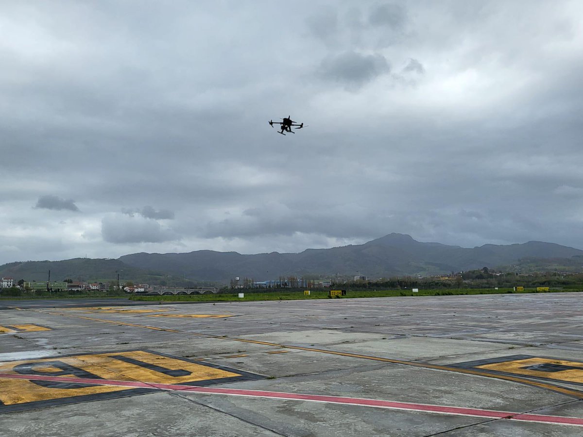 inetum_es's tweet photo. Pistas de aterrizaje libres de objetos extraños gracias a la #inteligenciaartificial, un #dron y la red #5G.
Conoce más a fondo este proyecto pionero en el aeropuerto de San Sebastián
https://t.co/xqbFHOsAWN
#InvicsaAirtech @Vicomtech
#aviación #tecnología #innovación
#Inetum https://t.co/42NxvmMXXh