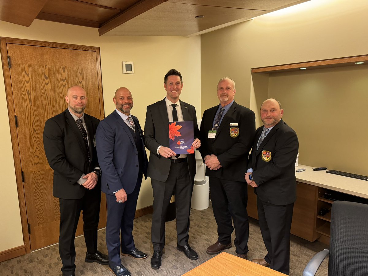 @Associationdrp Members Durst, Morrison, Shaddick & Rice were pleased to have candid & open dialogue with Whitby MP Ryan Turnbull today on issues affecting Policing Federally & Locally. Thank you @TurnbullWhitby for your pledge of support for our Members & profession.