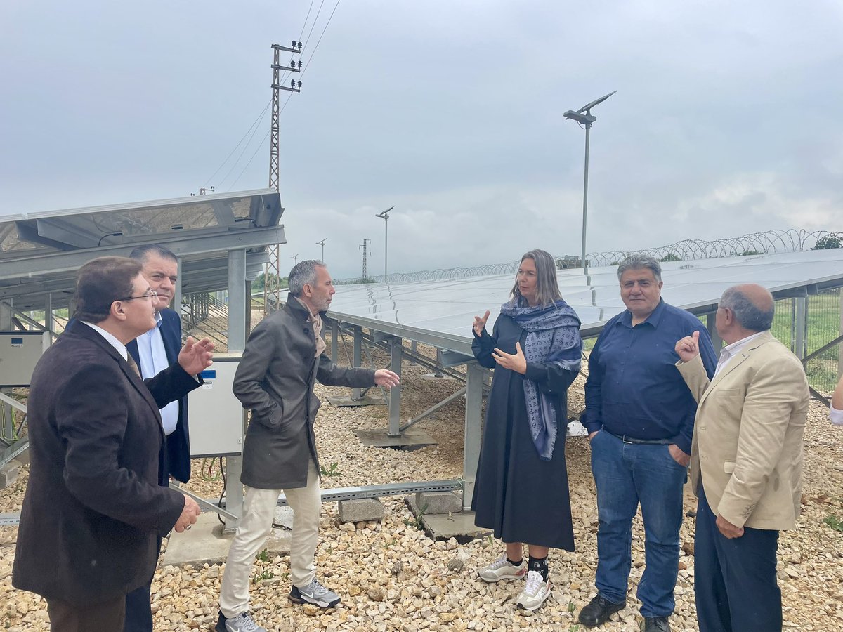 When access to water💦 is ensured, water bills are paid. 👍🏼 Today, Deputy Director-General of @SwissDevCoop @DStillhart , met with the @BekaaWaterEST & local authorities & discussed the results and challenges of the 🇨🇭 supported water project in Kherbet Rouha 🇱🇧.