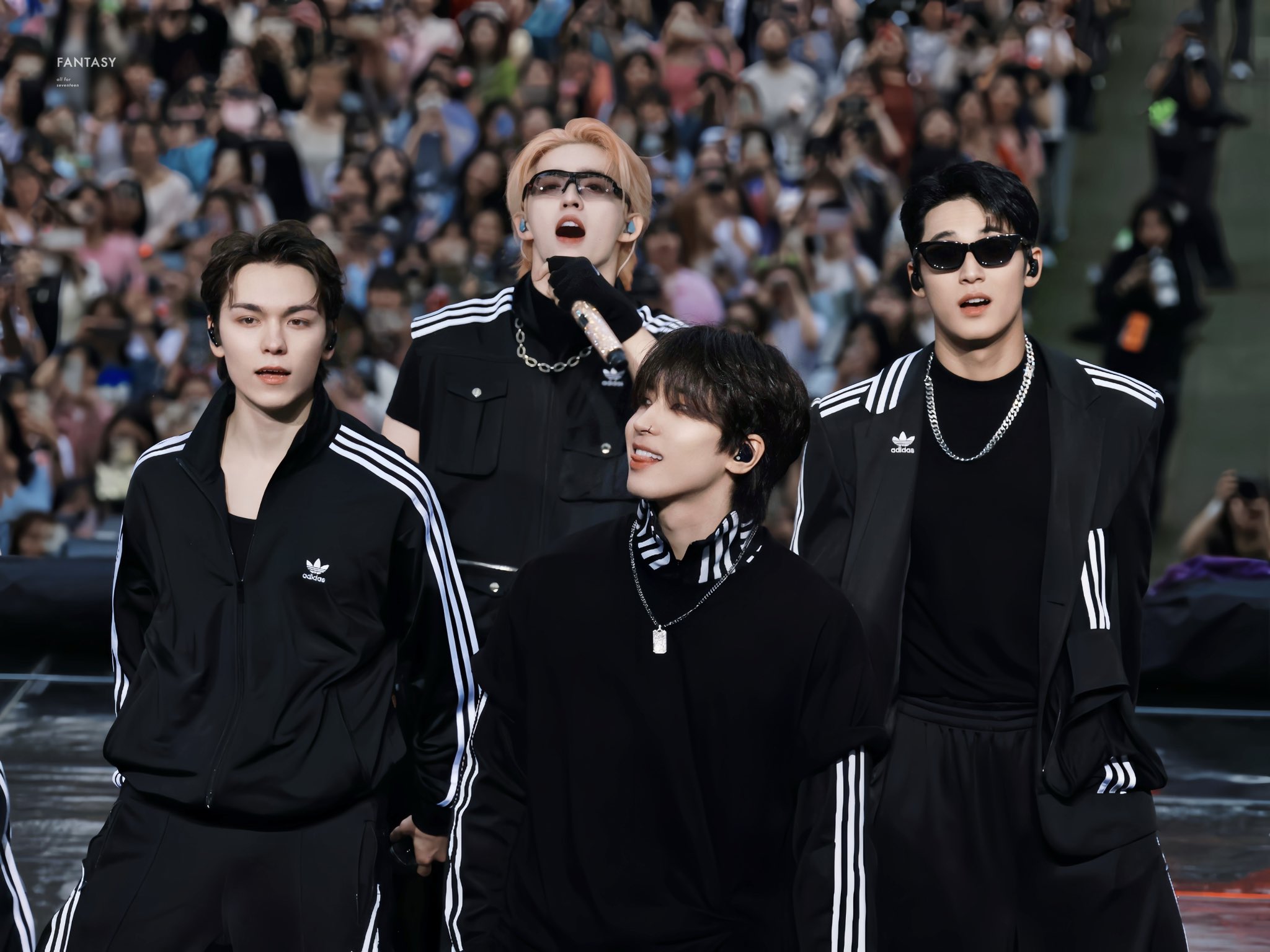 Amazon.co.jp: セブチ DVD TOUR FOLLOW TO SEOUL ソウル LIVE