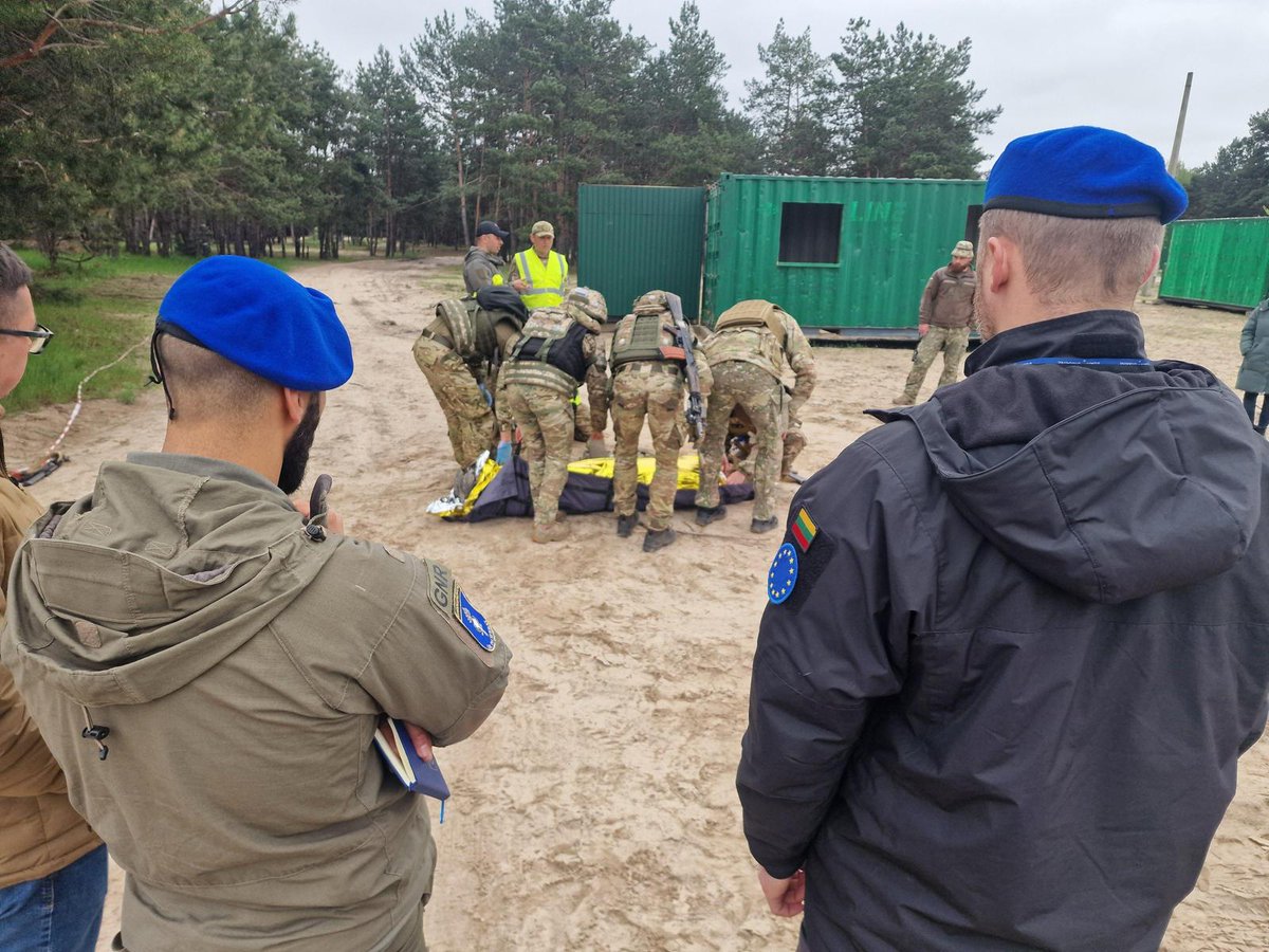 Over the last weeks the #EUROGENDFOR ST reinforcing #EUAM Ukraine has monitored the first joint training activity among the Ukrainian Law enforcement agencies to enhance their interoperability to operate in the de-occupied territories. Слава Україні та її Героям #NPU #NGU #NAIA