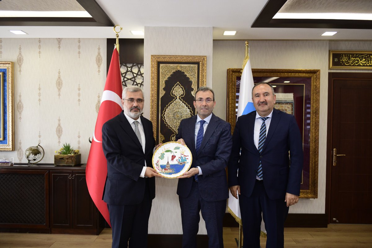 Pendik İlçe Milli Eğitim Müdürümüz Aytekin Yılmaz'ı belediyemizde ağırladık. Ziyaretleri için teşekkür ederim.