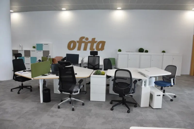 En un mundo laboral en constante evolución, el diseño de espacios de trabajo juega un papel crucial en la productividad, el bienestar y la atracción y retención de talento ¿Quieres saber cómo podemos ayudarte en OFITA a diseñar el entorno de trabajo ideal? ofita.com/contacto/