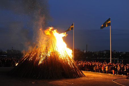 #Valborg, in #Sweden, has very little to do with religion and everything to do with the arrival of spring. And of course, huge bonfires (called 'Majbrasa')! Celebrations are public and open. #valborg #majbrasa
