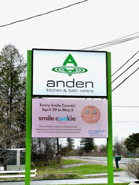 It's #SmileCookie week, in support of Community Care! Thank you to @AndenBathCentre for helping promote this awesome campaign on their digital sign (1985 Lansdowne St W). @TimHortons
