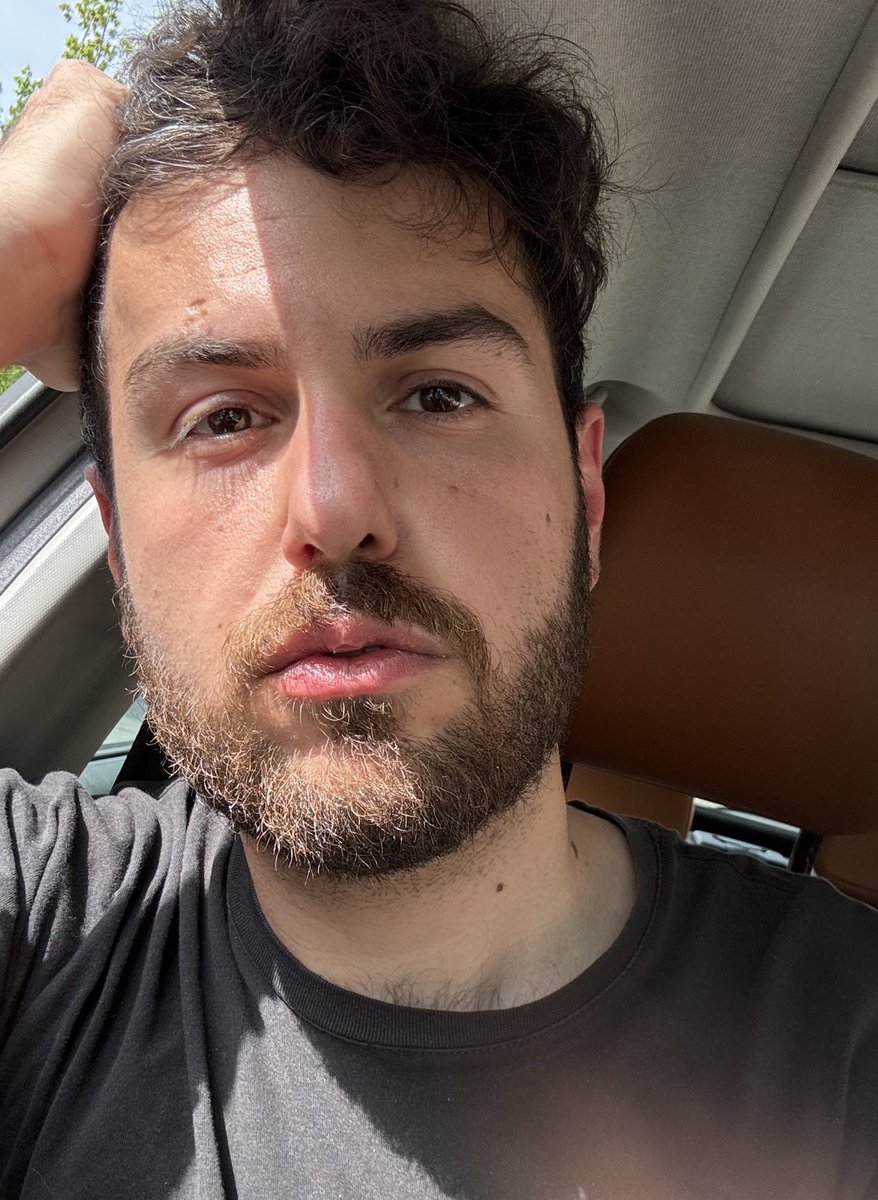 f_g_ts's tweet image. Queste foto a mezza luce sono il mio guilty pleasure ✨