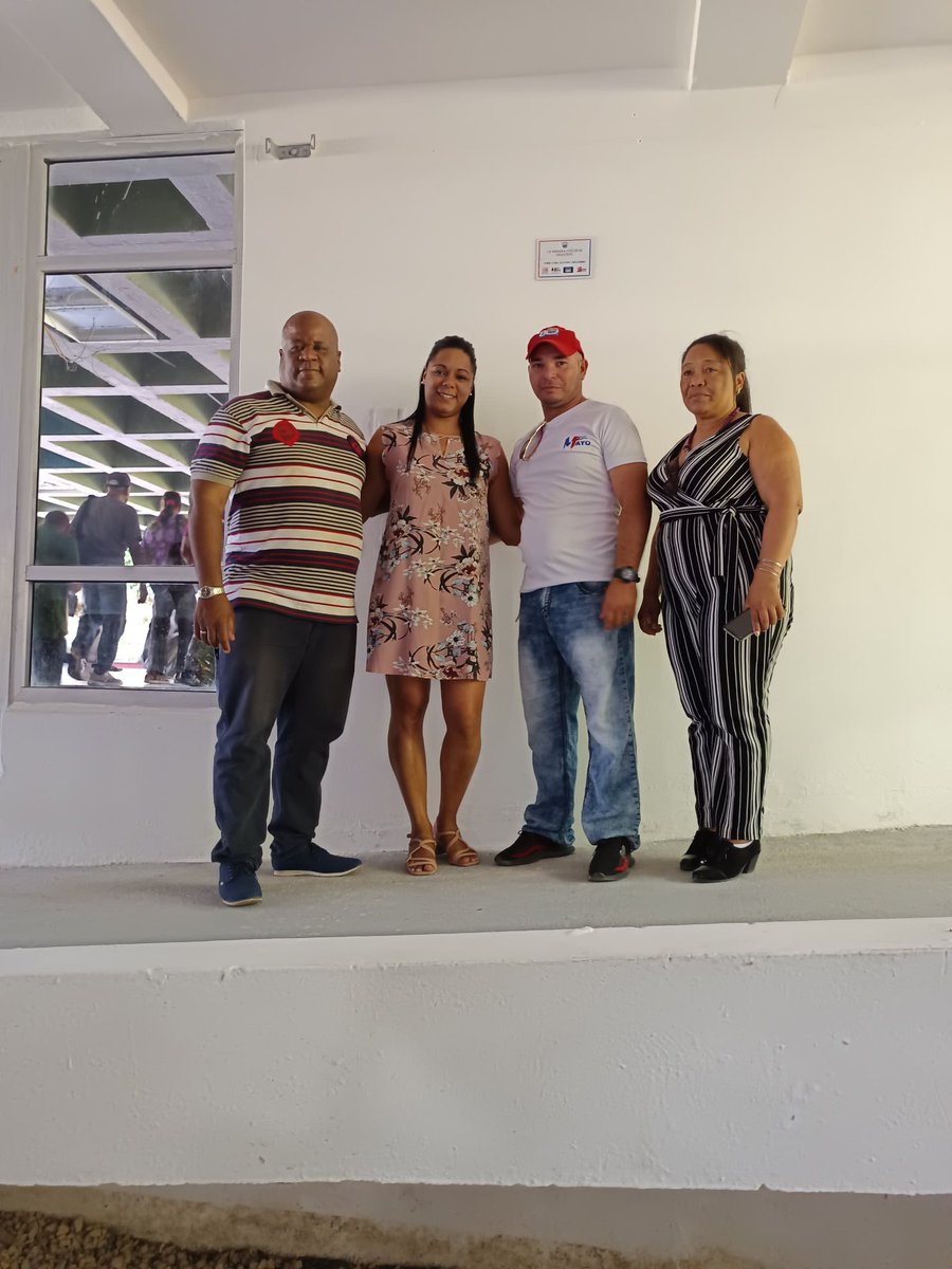 En víspera del 1ro de Mayo la #Cujae fue distinguida con la placa, "LA HABANA VIVE EN MI", entregada por la CTC Provincial, para enaltecer al colectivo de trabajadores docentes y no docentes, por la ardua labor desempeñada en aras del cumplimiento de los procesos sustantivos.