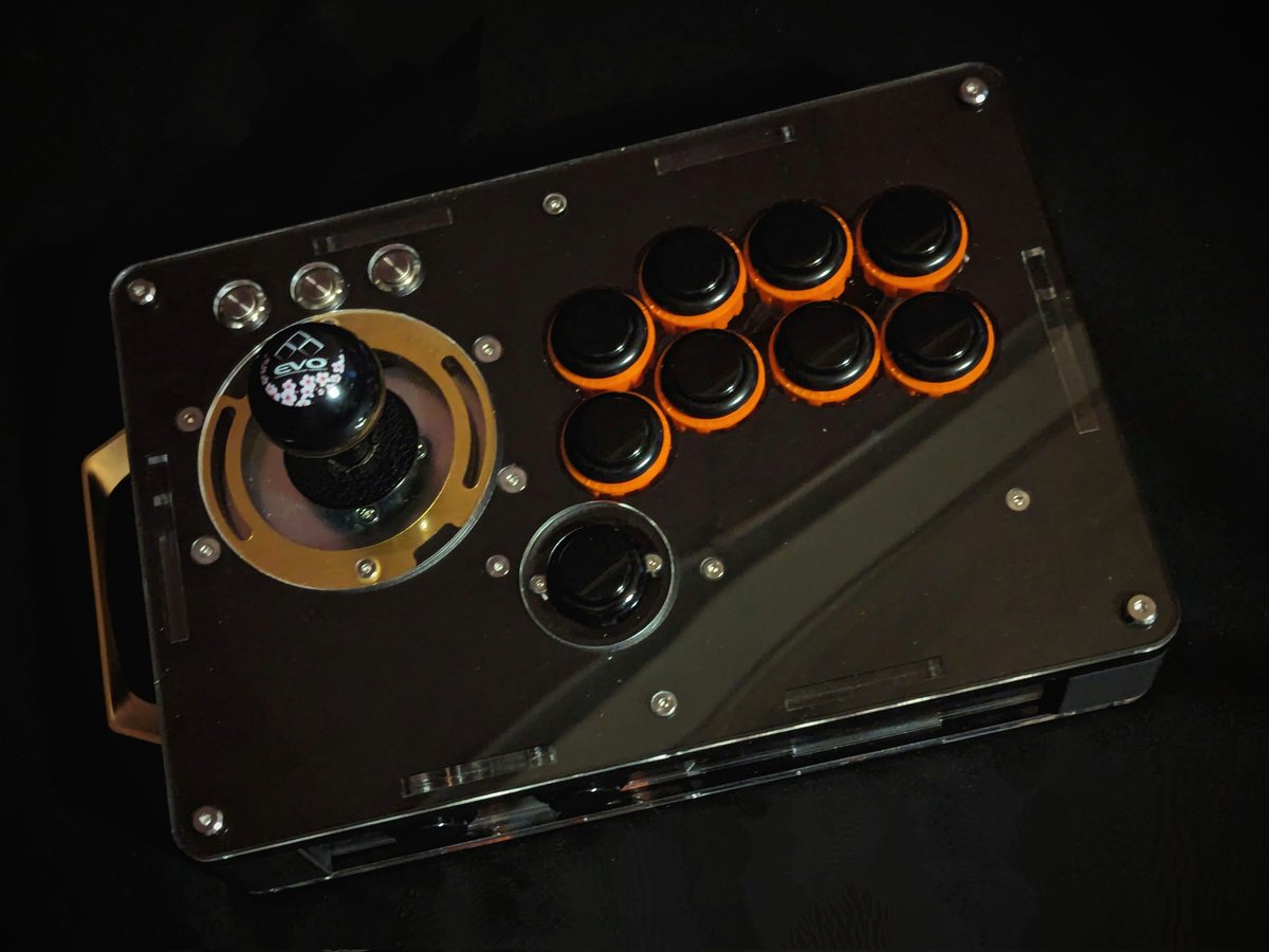 EVO Japan 会場で買った くろまき工房製24Φアケコンケースにボタンを