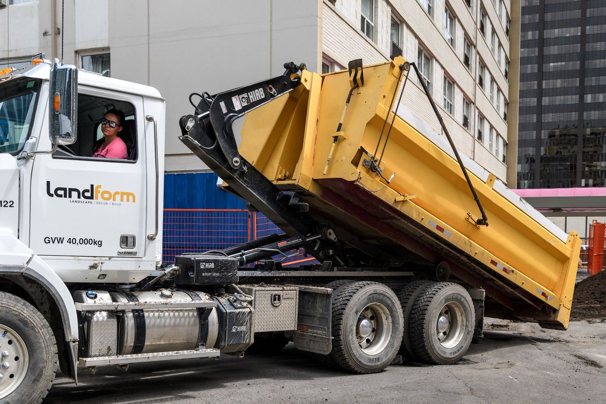 Mounting a Multilift hooklift system to your truck grows the flexibility and capabilities of your business. Why? Multilift is the Canadian Industry Standard in truck-mounted hooklifts. Learn more: bit.ly/3CD6LR3 #construction #landscaping #wastemanagement @Hiabglobal