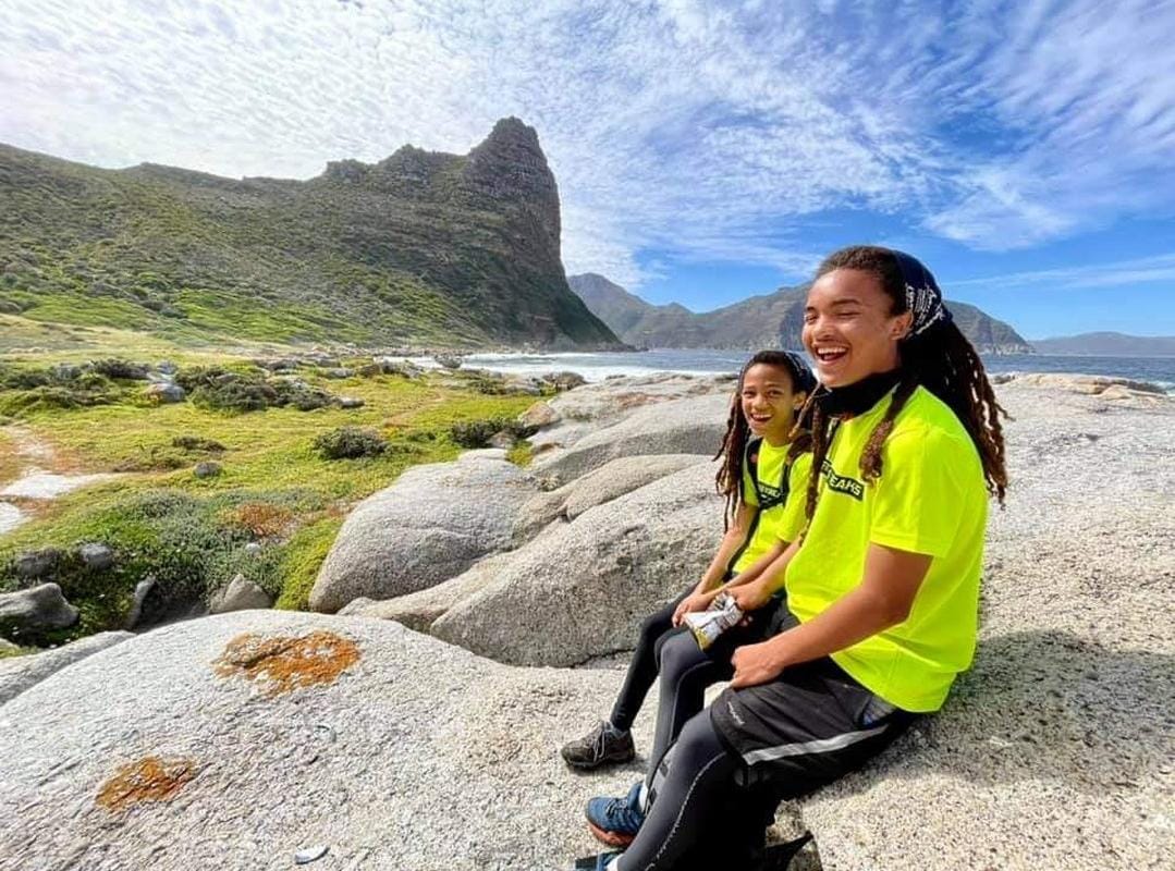 Laughter & happiness at the sea, just across from Duiker 'Seal' Island.
karbonkelbergtourism.co.za 

#KarbonkelbergTourism #houtbay #DiscoverHoutBay #IAMCAPETOWN #capetown #lovecapetown #southafrica #shotleft #discoverctwc #TravelMassiveCT #TravelMassive #TravelChatSA #nowherebetter