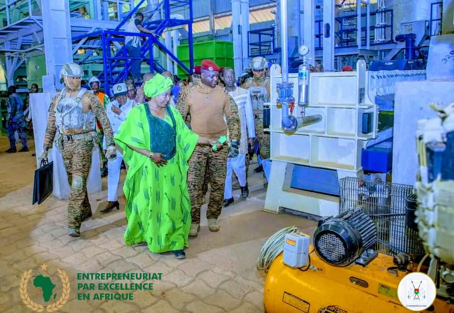Fatoumata Diallo (@dfatou17) on Twitter photo J'ai été honorée par la promotrice Mme Oumou DIALLO PDG de #ADIPROD de prendre part à l'inauguration de son complexe industriel pour la transformation des produits locaux.
À l'instar de beaucoup d'autres. L'usine pose ces bases sur l'économie circulaire.
<a href="/USAID/">USAID</a>
<a href="/AfDB_Group/">African Development Bank Group</a> J'ai été honorée par la promotrice Mme Oumou DIALLO PDG de #ADIPROD de prendre part à l'inauguration de son complexe industriel pour la transformation des produits locaux.
À l'instar de beaucoup d'autres. L'usine pose ces bases sur l'économie circulaire.
<a href="/USAID/">USAID</a>
<a href="/AfDB_Group/">African Development Bank Group</a>