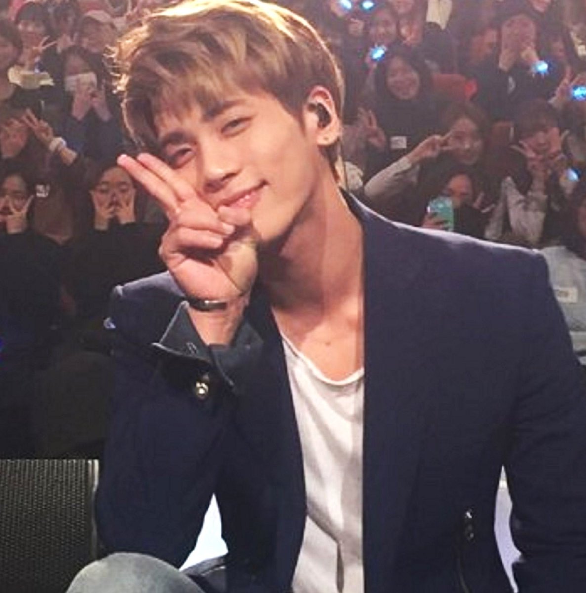 Jonghyun: “You’re all beautiful, so don’t be conscious of others. Don’t feel jealous of other’s success.'