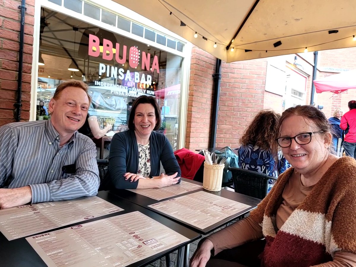 Lovely to have dinner with Gc friends and experts in Oxford recently. Triple-A rated Alex Duncan, @AlisonCrissUVA and Ann Jerse!! BBuona is where @giulia_pilla recommends locally 😋🍕🍷