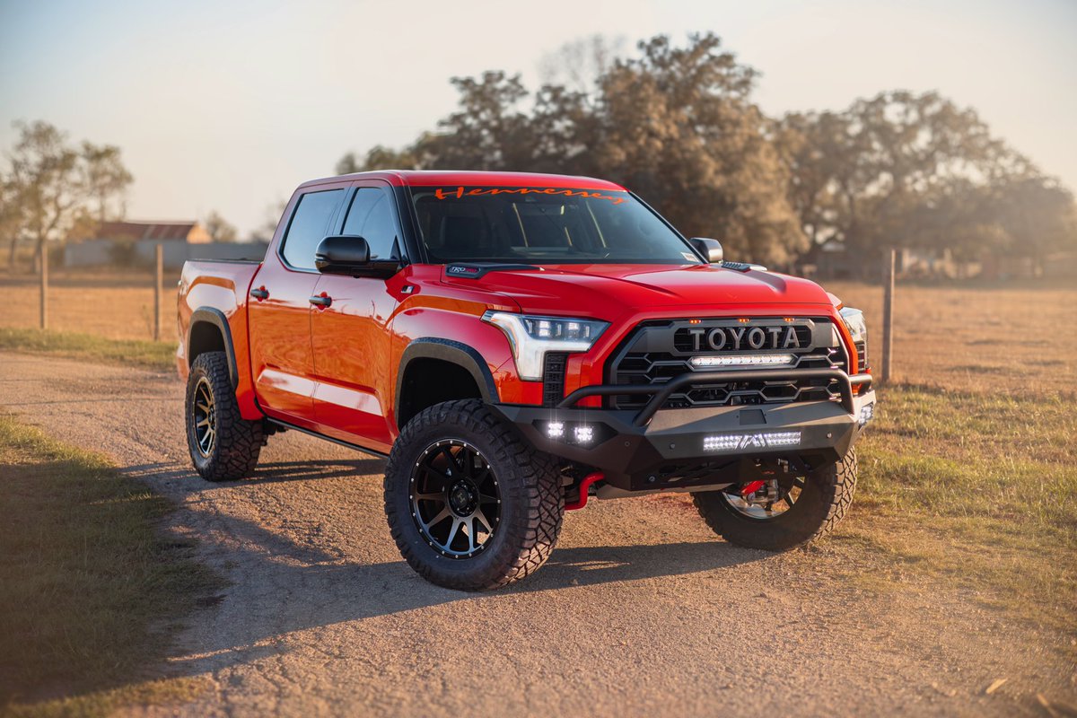 𝐓𝐑𝐃 𝐏𝐑𝐎 🤝 Hennessey 🏜️ Meet our newest available upgrade - a deliberate, off-road focused, exterior package for the Toyota Tundra TRD PRO. Learn all about the return of the Hennessey Tundra below: 🏁 bit.ly/3y5Fqrz #HennesseyPerformance #Toyota #ToyotaTundra…