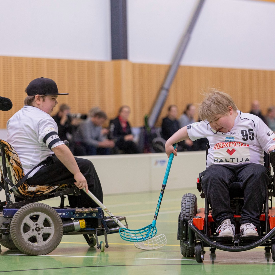 Viime viikonloppuna pelattiin sähköpyörätuolisalibandyn Finlandia-sarjan päätösturnaus, ja mitalit jaettiin järjestyksessä: 🥇 HOS Akatemia 🥈 Estonian Wolves 🥉 Koovee Tulokset 👉 ow.ly/aewL50RsrO1 📸 Toivo Laiho @Salibandyfi #salibandy #urheilu