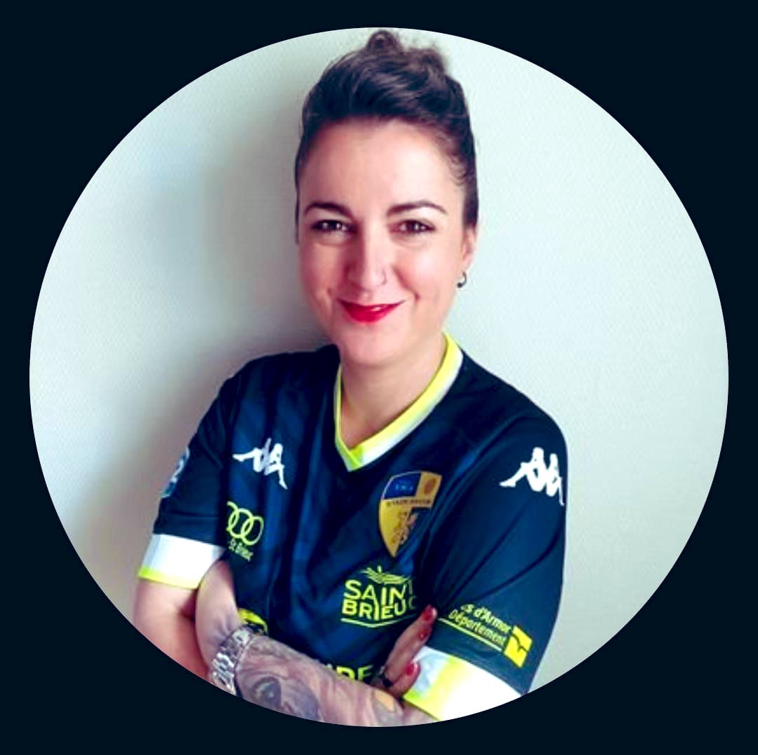 𝘾𝙤𝙪𝙥 𝙙𝙚 𝙘𝙤𝙚𝙪𝙧 💙💛

Dans sa série-documentaire 𝔸𝕦 𝕞𝕚𝕔𝕣𝕠, <a href="/CanalplusFoot/">CANAL+ Foot</a> recherche une nouvelle voix pour commenter le football. 

Un grand bravo à <a href="/MelDurot/">Mel Durot</a>, que vous retrouvez à la rédaction des interviews dans nos programmes de matchs.

Mélanie, supportrice