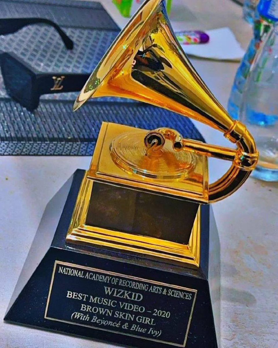 Africa's Most Awarded Acts 

1️⃣@wizkidayo—156 
2️⃣@angeliquekidjo—140
3️⃣@sarkodie—119
4️⃣ #ShattaWale—90
5️⃣@burnaboy—85
6️⃣@official2baba—80
7️⃣@davido—77

Source @chartsafrica
Wiz kid is clear