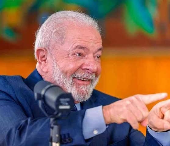 ATENÇÃO: às vésperas do 1° de maio, dia do trabalhador, o presidente Lula acaba de anunciar que ESTAMOS COM A TAXA DE DESEMPREGO MAIS BAIXA para um primeiro trimestre, desde 2014. Há relatos de que o Paulo Guedes foi visto chorando no banho. Faz o L! O HOMEM VOLTOU