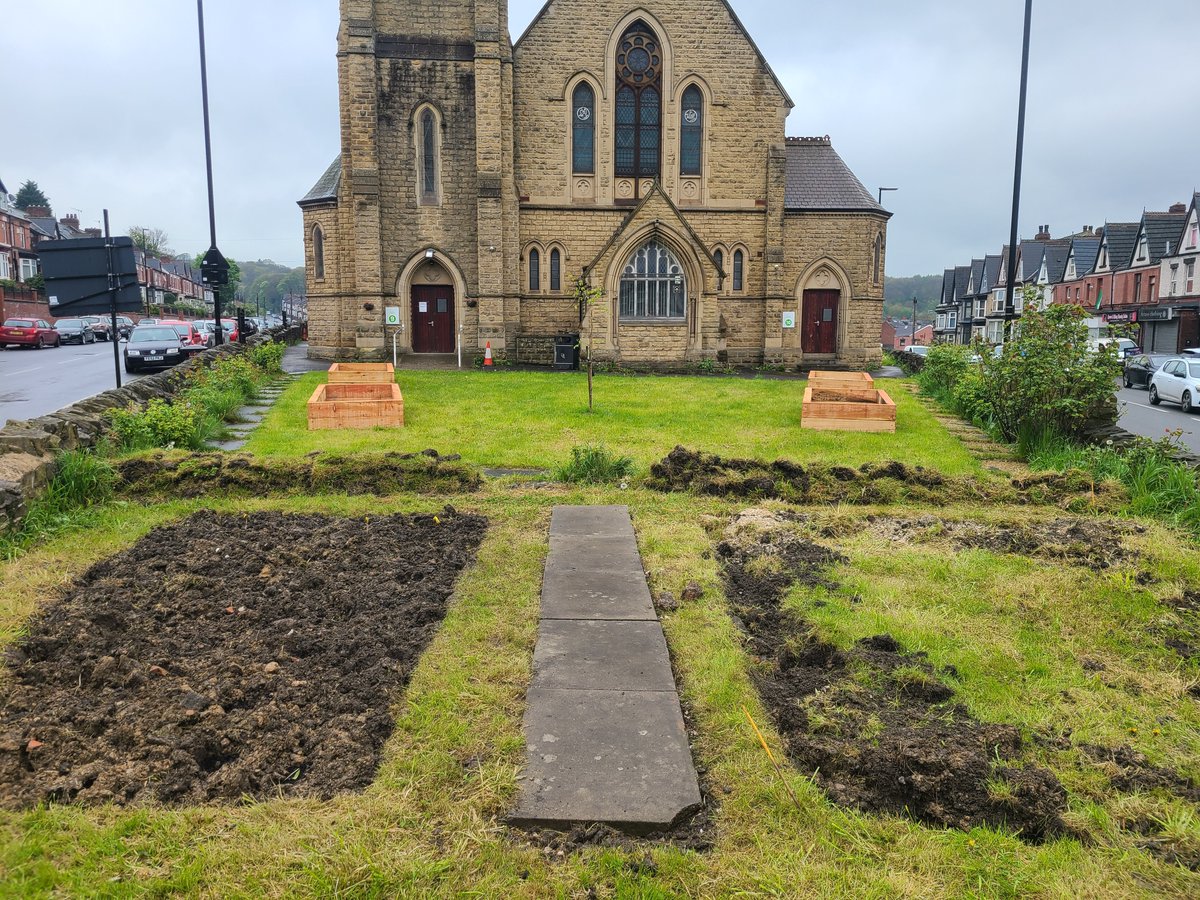 #naturerecoverysheffield #livelovelocal #natureconnection @MuslimCouncil @WildlifeTrusts From grass to growth - creating a community space with wildlife in mind, including a meadow flower area 🦋🐝🐞, sensory planted seating, edible grow beds 🥦🥬🫛🥕 and a roosting tree 🪺🐦🦇