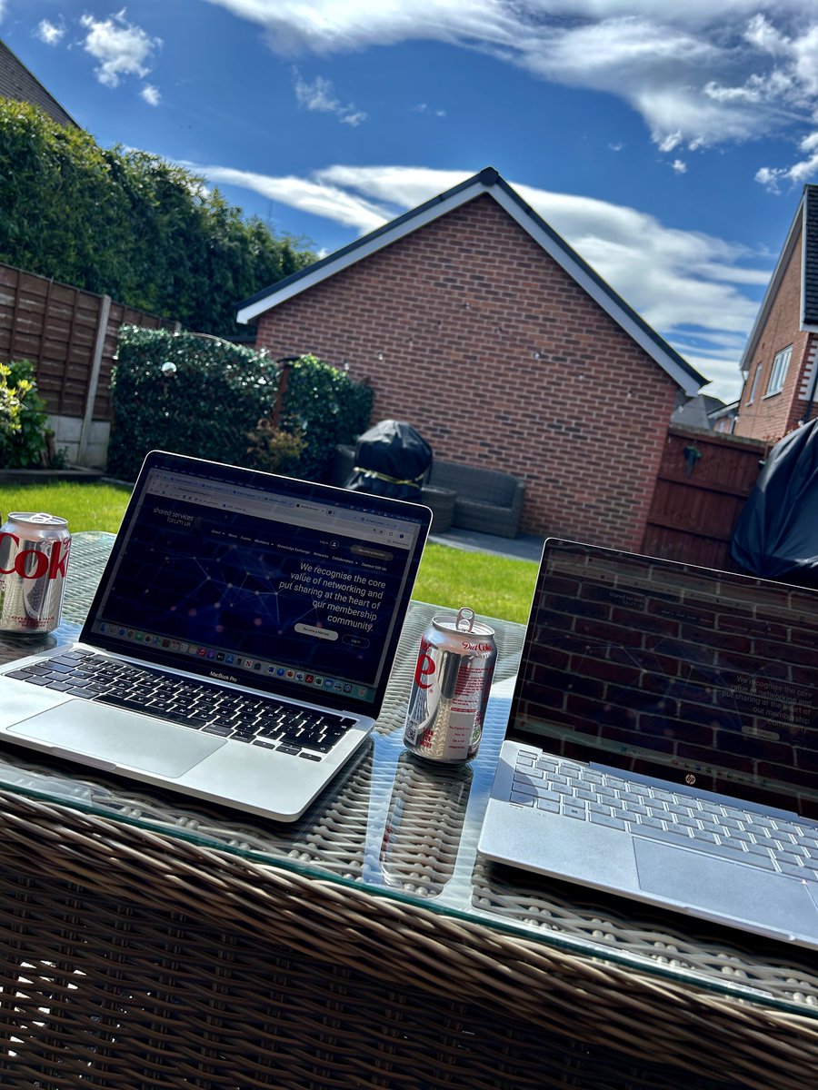 What a lovely afternoon to work alfresco 💛