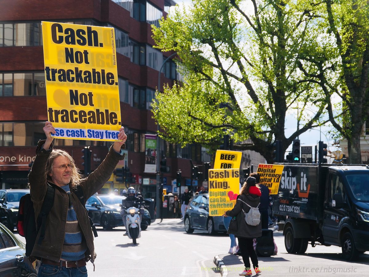 #yellowboards #yellowboardarmy #outreach #londonpics #rejectagenda2030 #london #hammersmith #keepcashalive #cashisking #rejectdigitalids  #rejectcbdc #rejectagenda2050