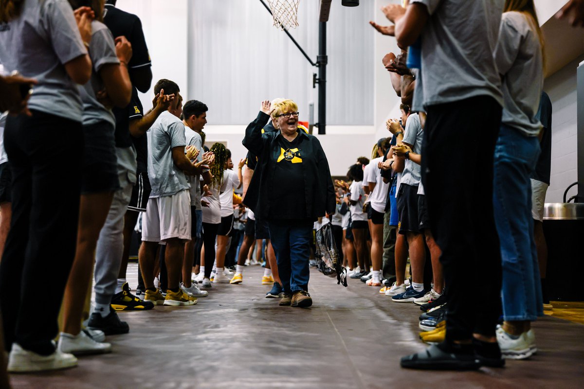 SASO members make a difference in the lives of our student-athletes and we can't thank them enough, but we try at events like our annual SASO Ice Cream Social. Become a member today! ⤵️ 📞 316-978-7276 Renew your membership by the May 1st due date ⤵️ 🌾bit.ly/SASORenewals