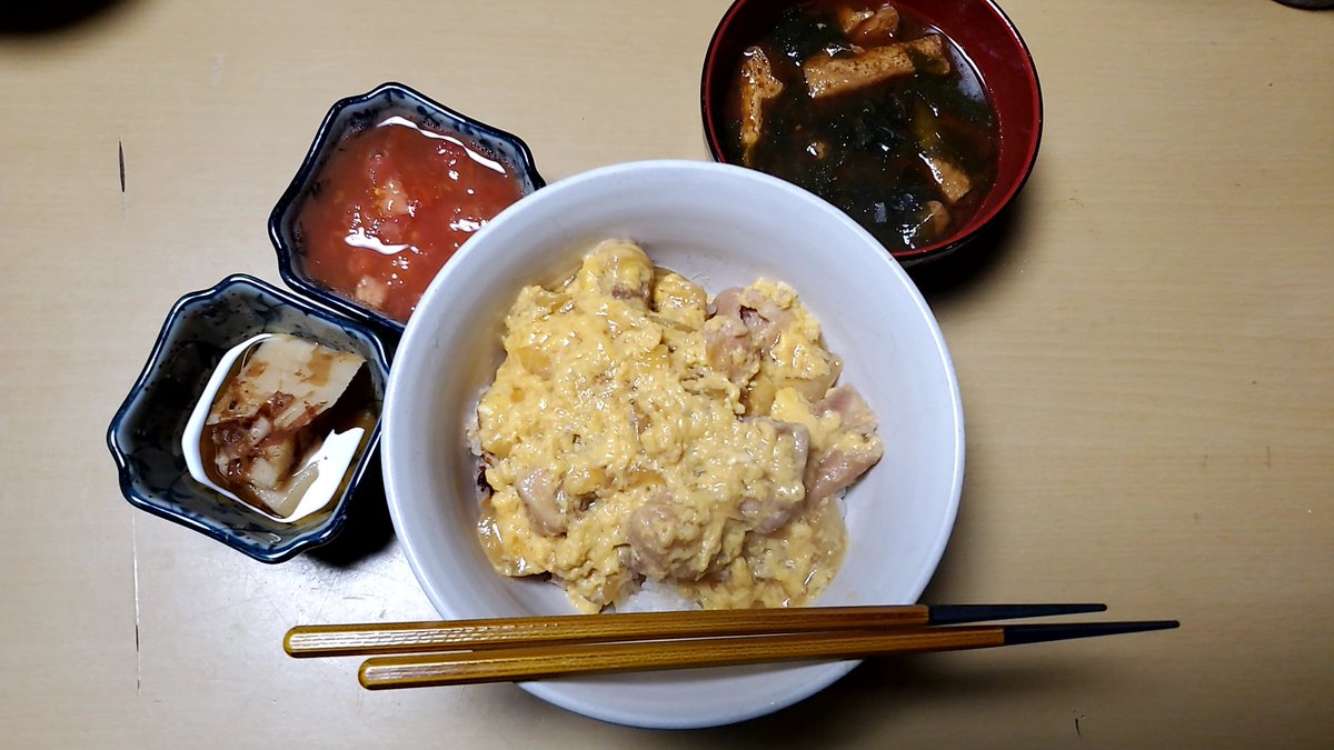 お疲れ様です😆🎵🎵
養鶏場で玉子買ったんで、親子丼
(￣￢￣)自炊生活(￣￢￣)😋🍴💕
有精卵👍️🎵