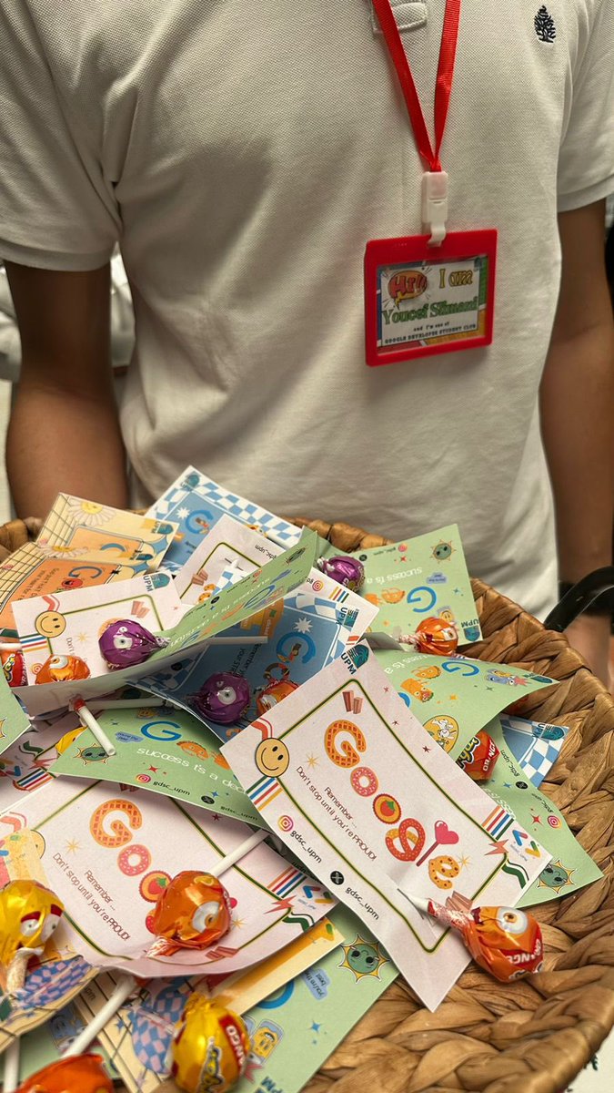 نشارك معكم جزء بسيط من فعاليات نادي قوقل في اليوم المفتوح لتعريف طلاب الثانوي بالنوادي الجامعية 
كان من الممتع لقائكم و نادي قوقل يتشرف دائما بزيارتكم
وعشان تتطلعون على كل جديد ضيفونا على حساباتنا في الإنستقرام والتيليجرام😉🔥!
#GDSCSaudi
#GDSC