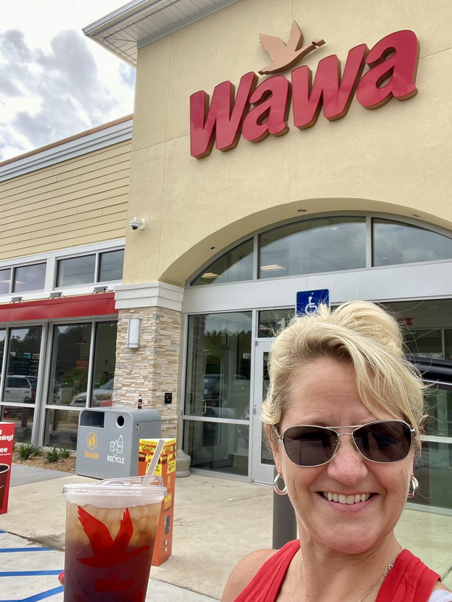 Hey to all my #NJ #avtweeps who have talked about this place. What in southern Alabama kinda surprise is this?!?! There’s a @Wawa ? Guess I’ll finally be able to check it out! @AV_JamesKing @TVanWoeart @chris_neto @GinaSans
