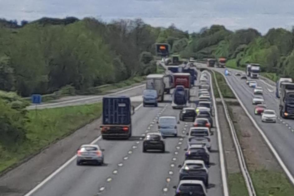 Delays on M5 between junction 12 and 13 near Stroud  dlvr.it/T6D5Kn