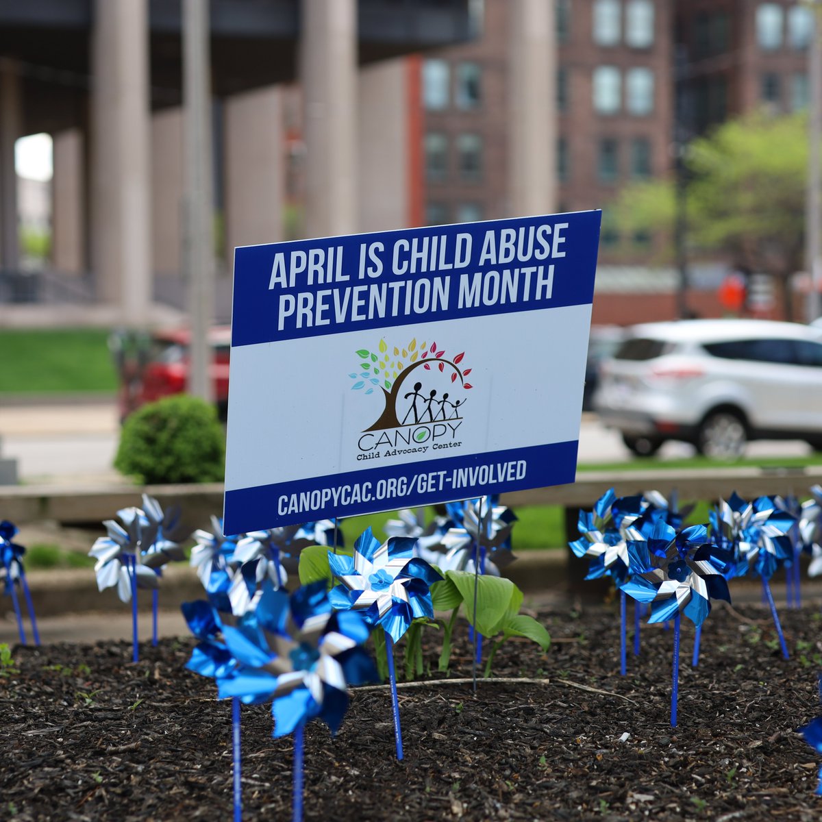 As Child Abuse Prevention Month concludes, we commend @canopycac's efforts to aid families and prevent abuse. Let's unite our community to support our families and children. The Pinwheels in Fort Huntington Park symbolize hope, stressing proactive solutions!