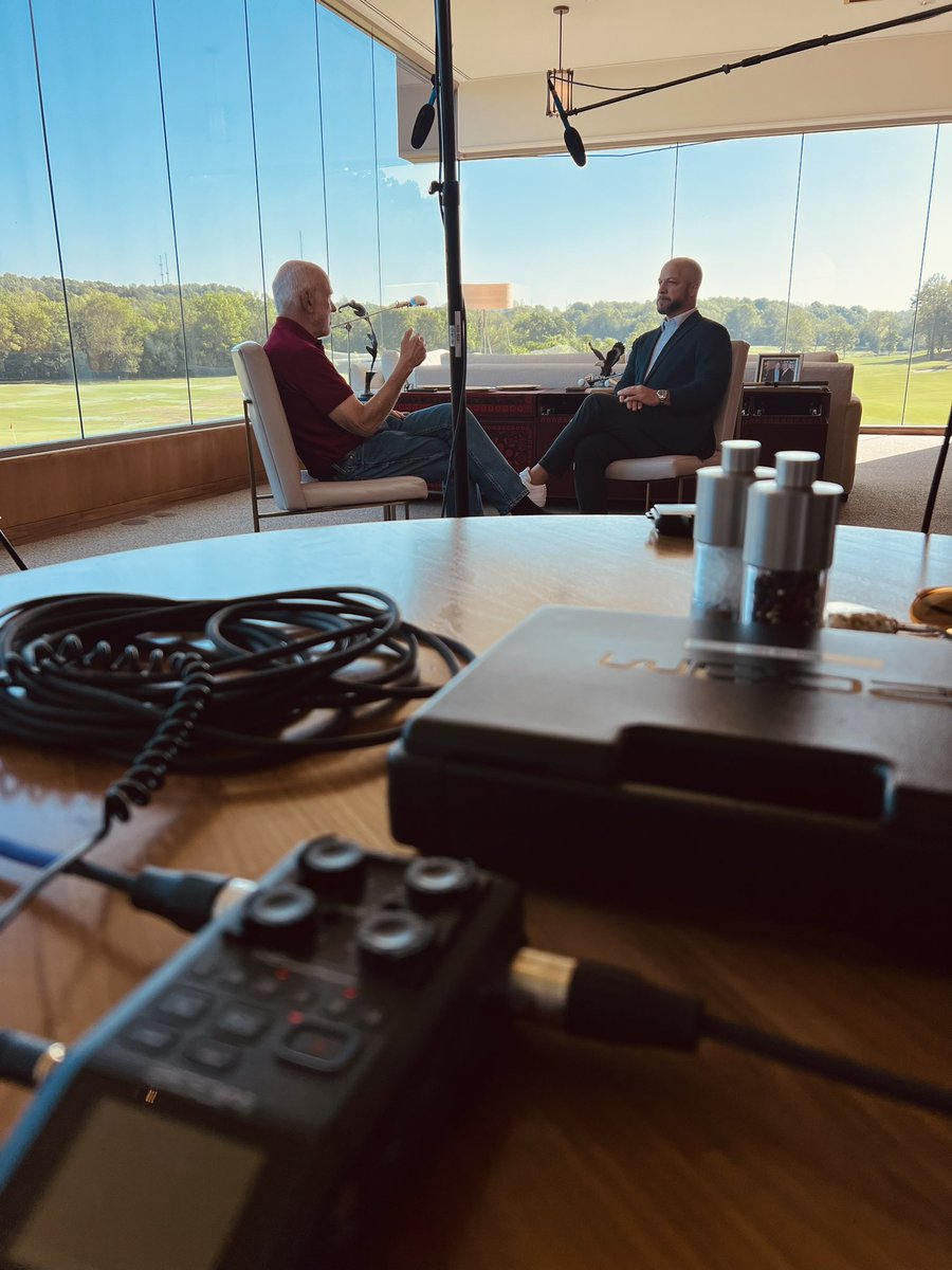 John Tyson and @SportandStoryBo having coffee and talking. Fantastic way to start the morning. This is a conversation you’ll have to hear. 🎥 @HogsPlus