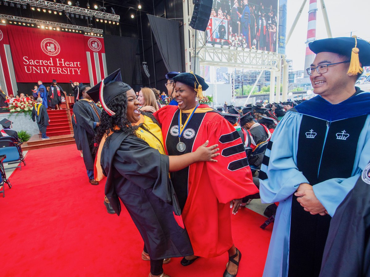 sacredheartuniv's tweet photo. One Week Away π
Our graduate student #GradSHUation is only a week away! All your hard work has led you to this moment, and now it's time to celebrate you and your accomplishments. We'll see you all at the MFA on Tuesday and Wednesday!
#WeAreSHU https://t.co/7IRVvVZylD