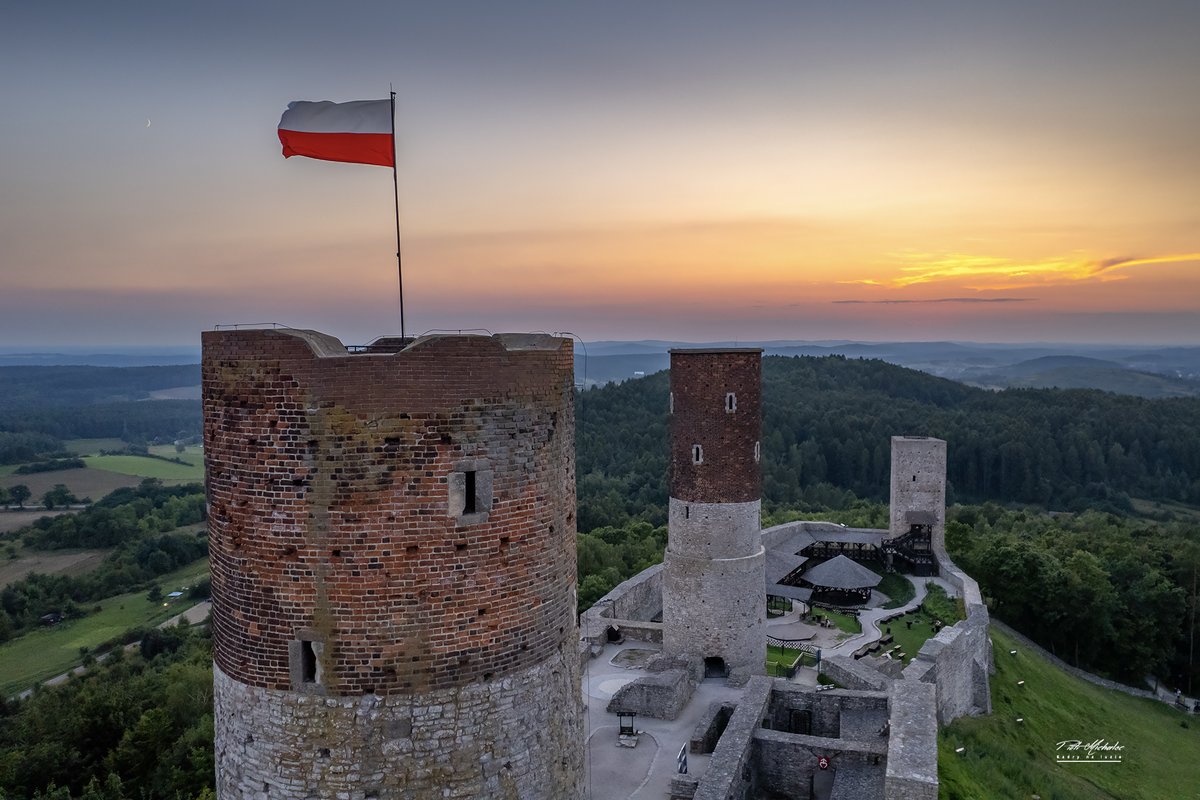 Dzień dobry 🥰Celebrowanie świąt i pokazywanie tego najmłodszym będzie owocowało zachowaniem tradycji. 
📌Chęciny
📸Piotr Michalec
@natgeopl #Poland @MeteoGrodziec @MeteoprognozaPL @tvnmeteo @PogodaMeteo @IMGWmeteo @klimatyczna @_JooKo #traveling #visitpoland #polskanaweekend