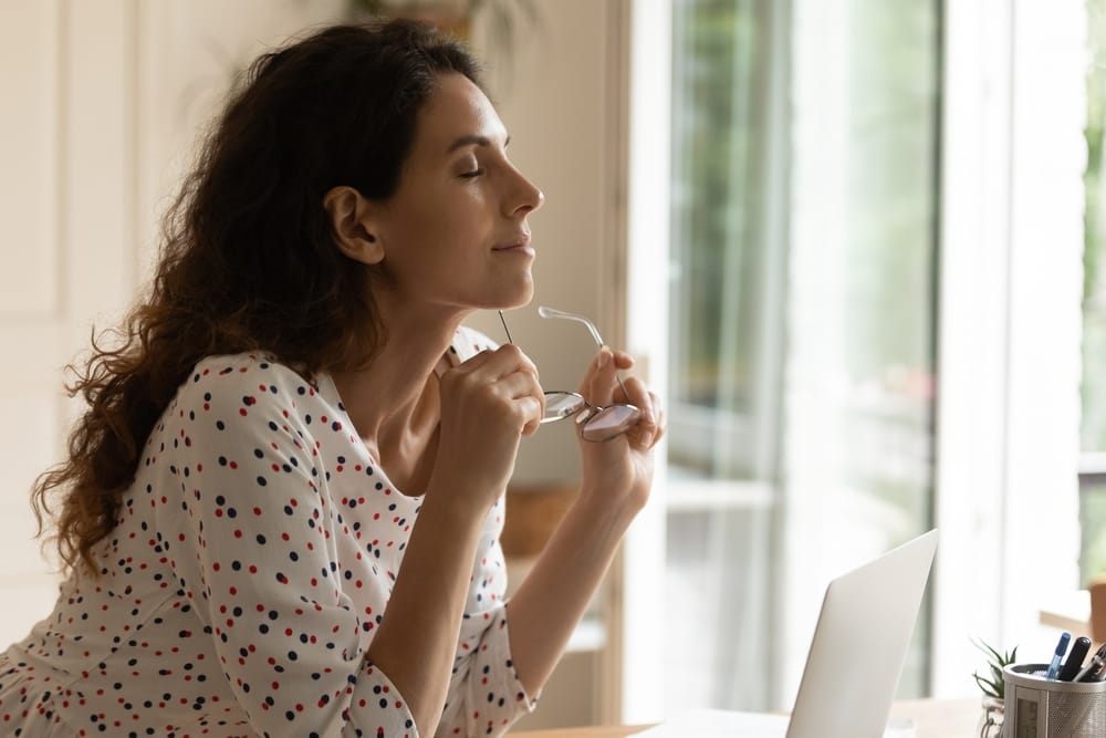 5 ways to immediately challenge anxious thoughts at work ow.ly/vukc50Rqe7k

#SickNotWeak #MentalHealth #WorkplaceMentalHealth #Anxiety