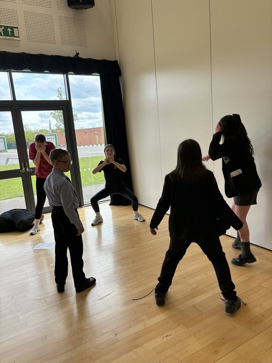FAST FITNESS kicked off today at Woodchurch High School thanks to my amazing group of @DameKellysTrust On Track to Achieve girls! Next stop - delivering at the local primary schools! 🥳
